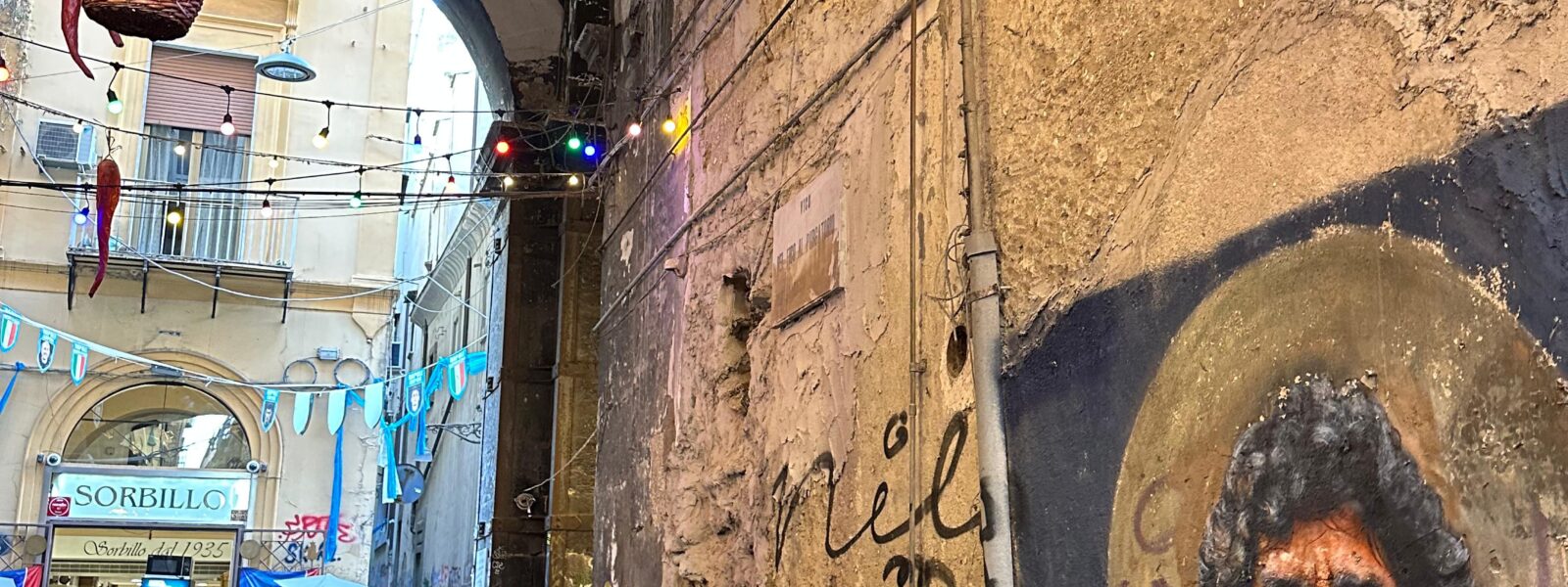 via dei tribunali a napoli